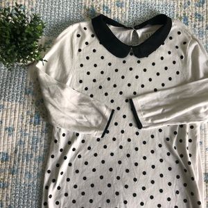 Size Medium Polka-dot collared sweater🌹